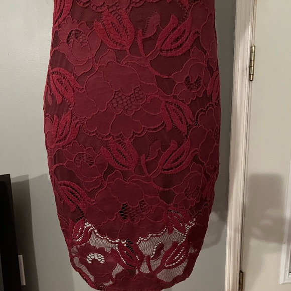 REVAMPED ~ MAROON LACY DRESS SIZE LARGE - Picture 3 of 8